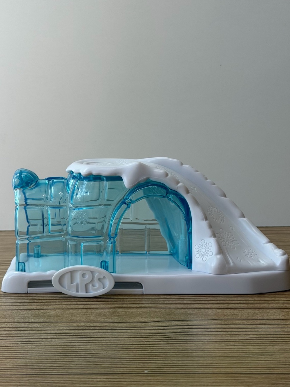 Littlest Pet Shop LPS 2005 Hasbro Polar Pup Snowy Igloo Play Set - No Figures